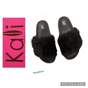 NIB Kalli  Black Fuzzy Slide Sandals Size 7